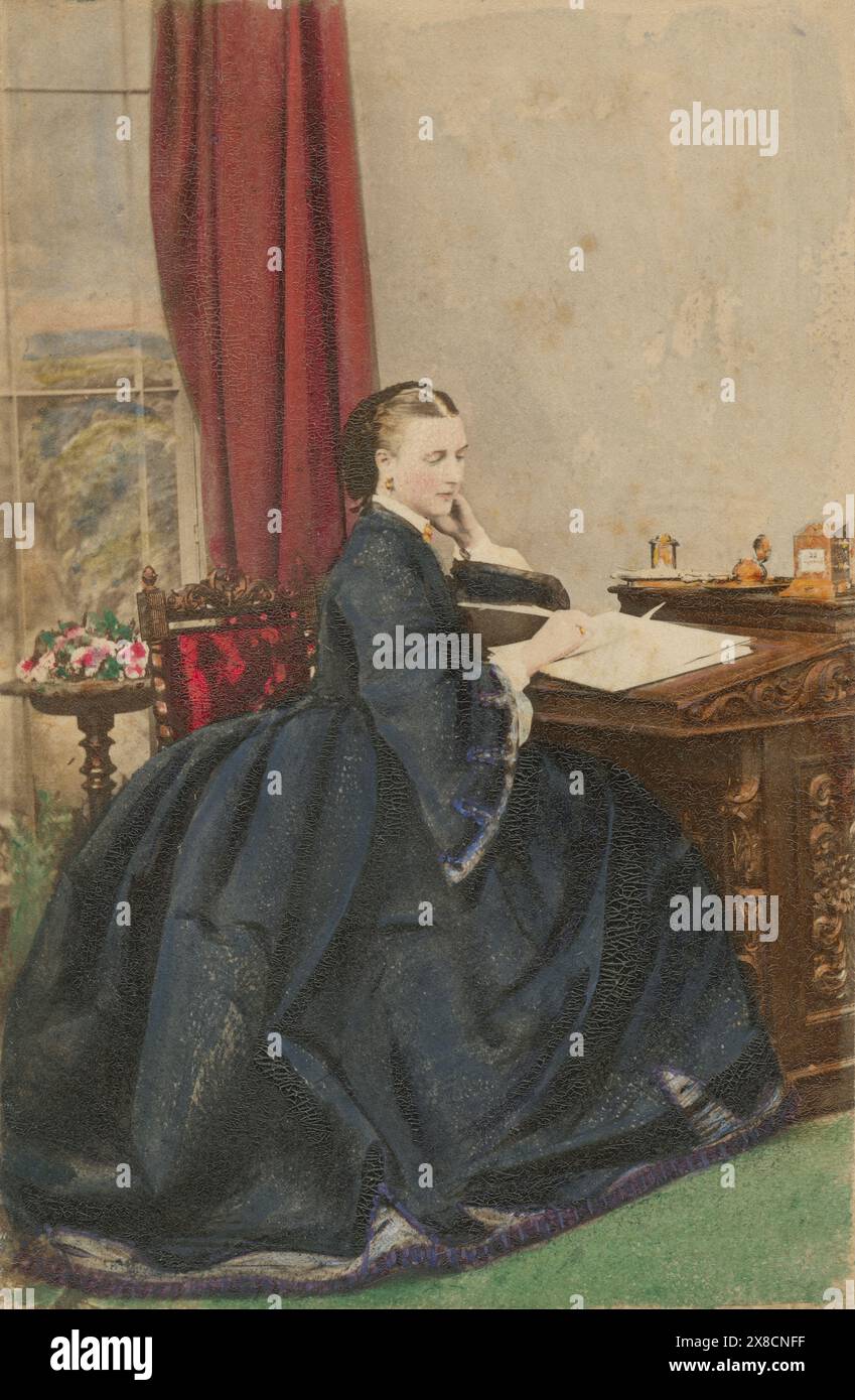 Antique c1861 carte de visite teintée à la main photographie, la princesse Alexandra (1844-1925). Alexandra de Danemark était reine du Royaume-Uni et des Dominions britanniques, et impératrice de l'Inde en tant qu'épouse d'Edward VII SOURCE : ORIGINAL CDV Banque D'Images