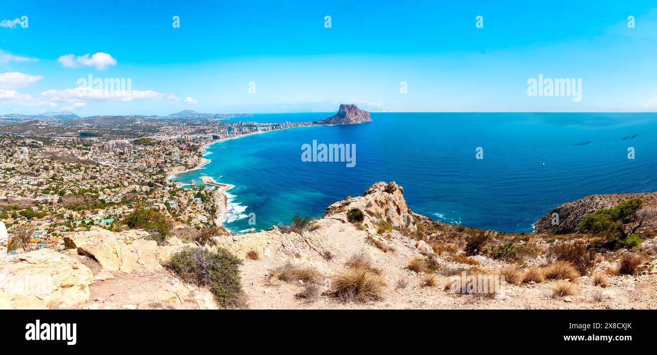 Vue aérienne de Calpe et du parc naturel de Penyal d'IFAC, Costa Blanca, Espagne Banque D'Images