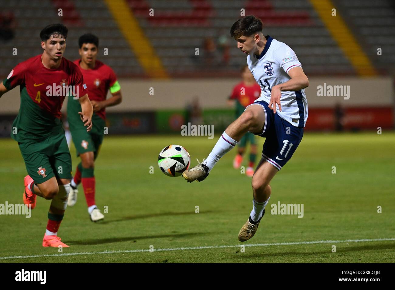 Larnaca, Chypre, 24 mai 2024. Angleterre U17 en action lors de l'égalité du Groupe d contre le Portugal aux Championnats d'Europe à Chypre. Crédit : TeeGeePix/Alamy Live News Banque D'Images