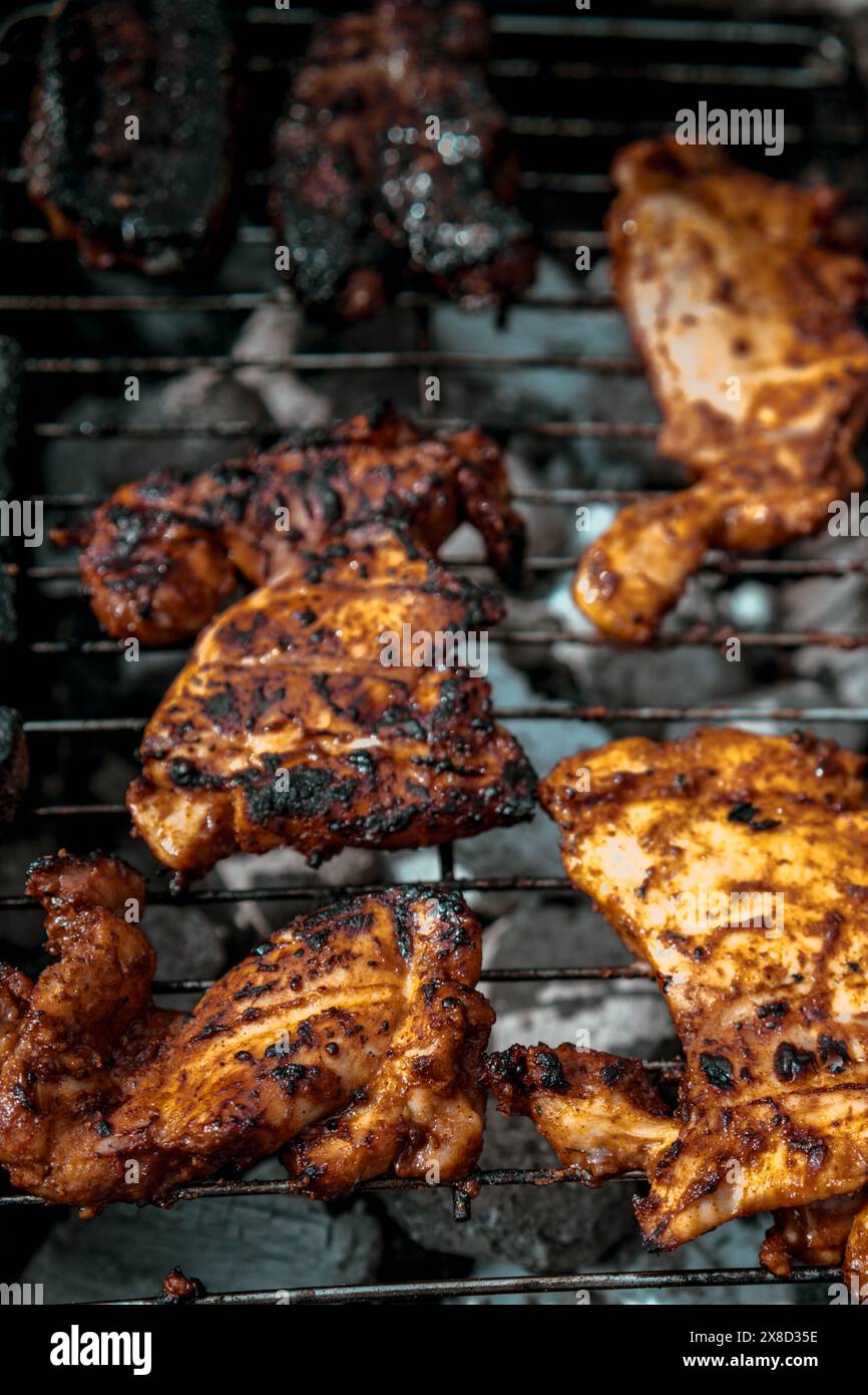 Cuisses de poulet grillées sur le BBQ Banque D'Images