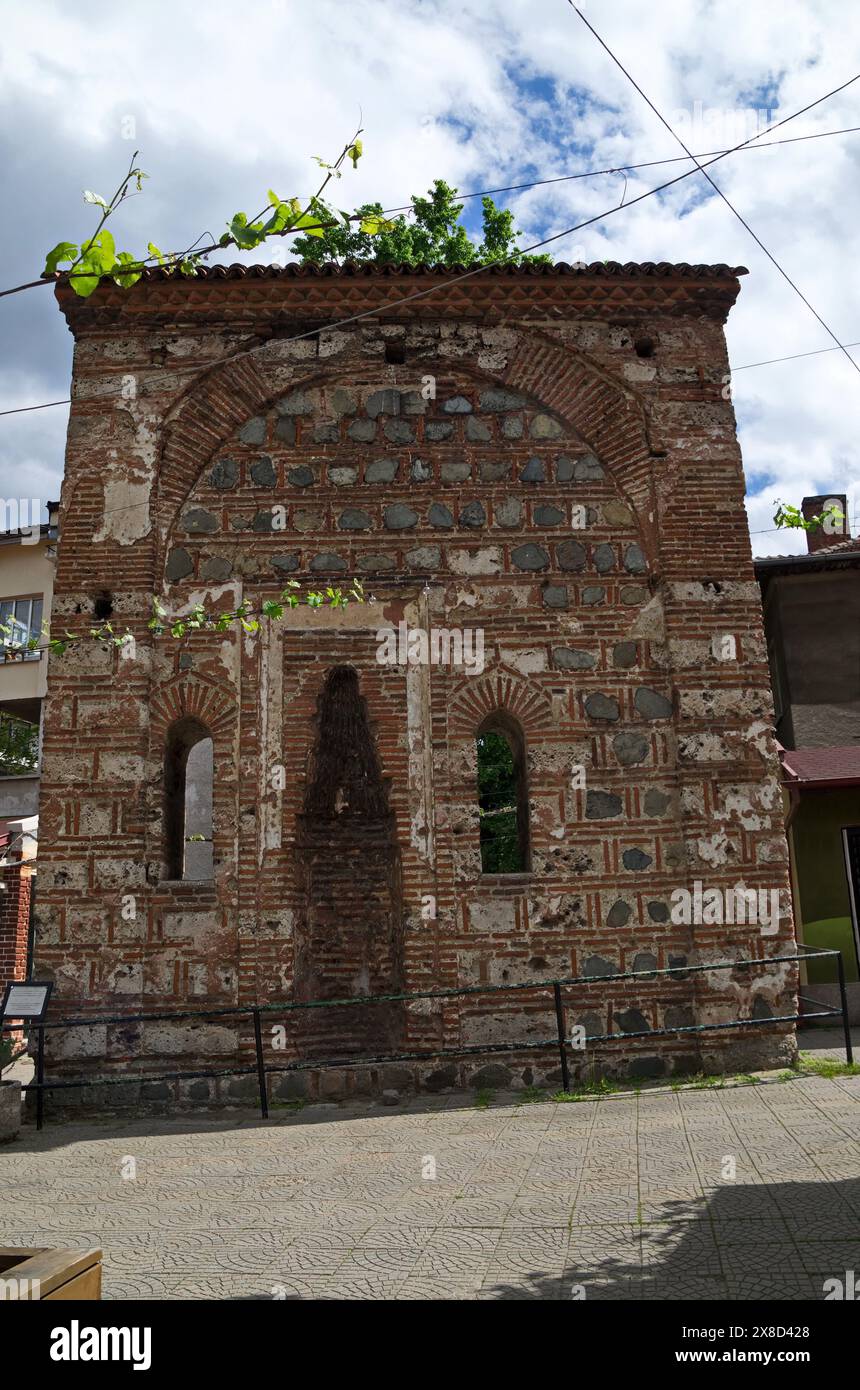 Une vue d'une partie des ruines préservées d'un bâtiment culte de la période ottomane - partie d'une turbe turque, construite pendant la période médiévale XVI cent Banque D'Images