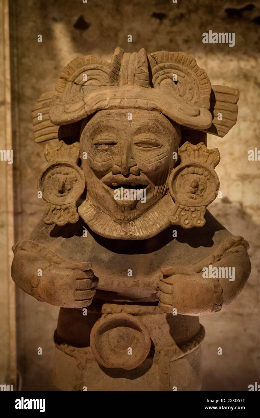 Sculpture, période classique, Musée du verre précolombien et moderne, église et monastère Santo Domingo, monastère en ruines du XVIe siècle, Antigua Banque D'Images