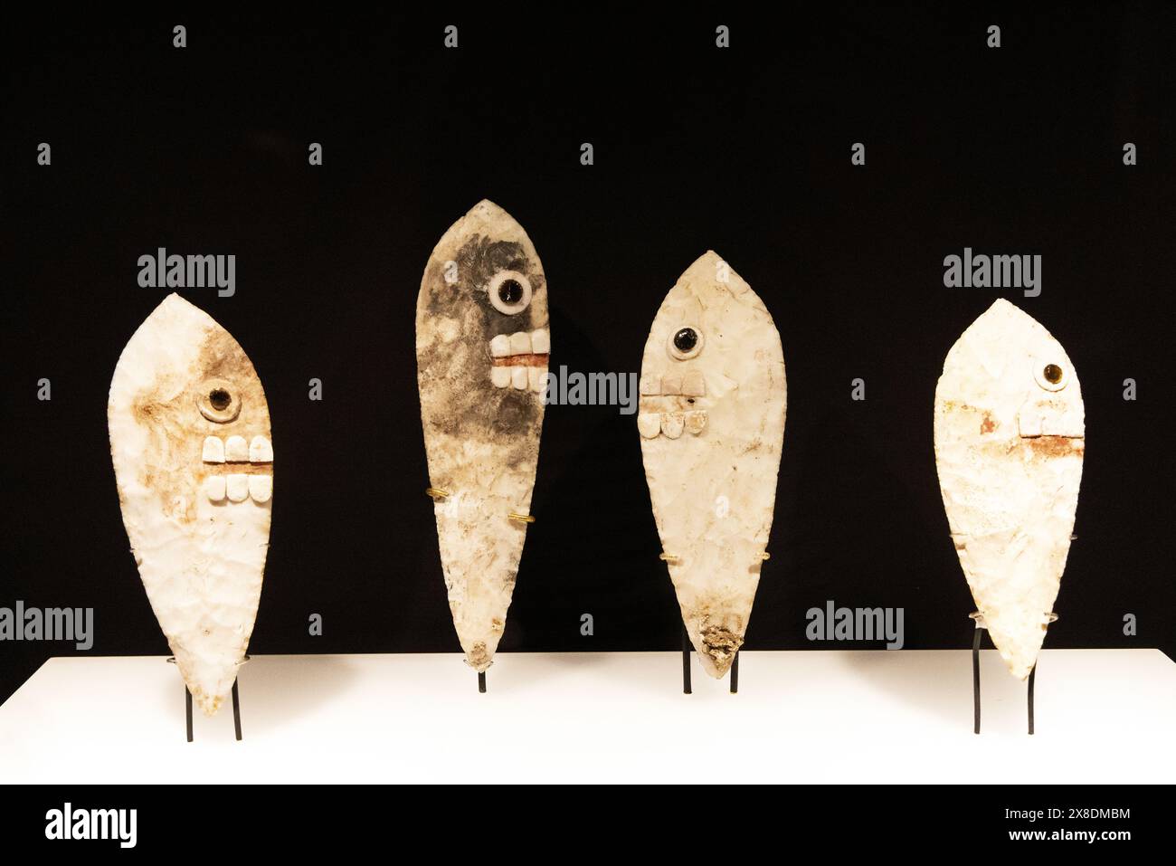 Artefacts aztèques - couteaux faciaux de Tenochtitlan, pierre en silex avec incrustations d'obsidienne principalement utilisées pour le sacrifice humain, Musée Templo Mayor, Mexico Banque D'Images