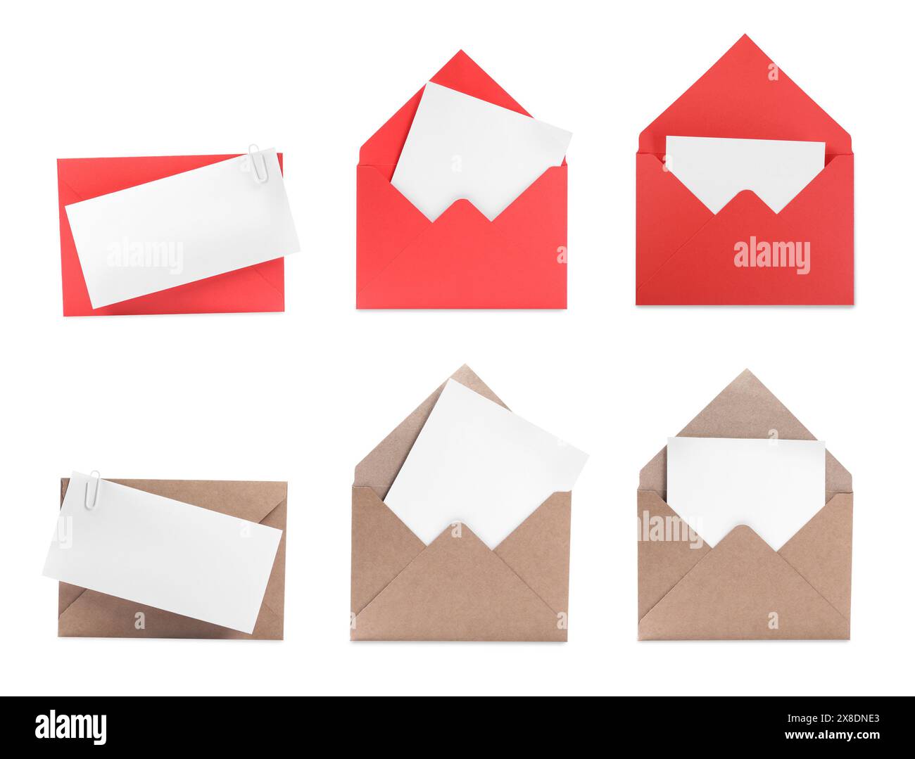 Ensemble d'enveloppes de lettre avec cartes isolé sur blanc, vue de dessus Banque D'Images