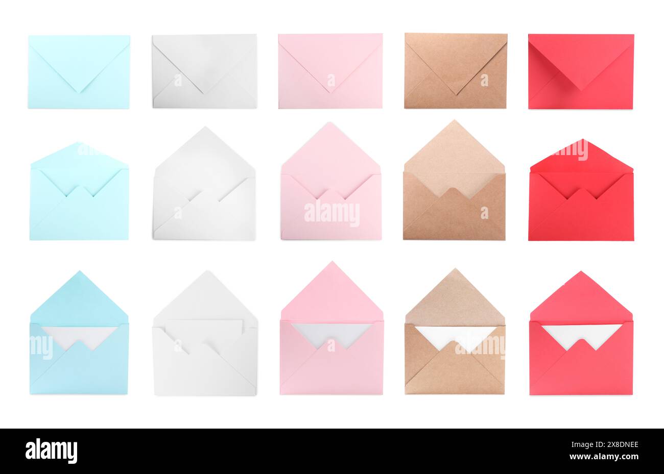 Ensemble d'enveloppes de lettre avec cartes isolé sur blanc, vue de dessus Banque D'Images