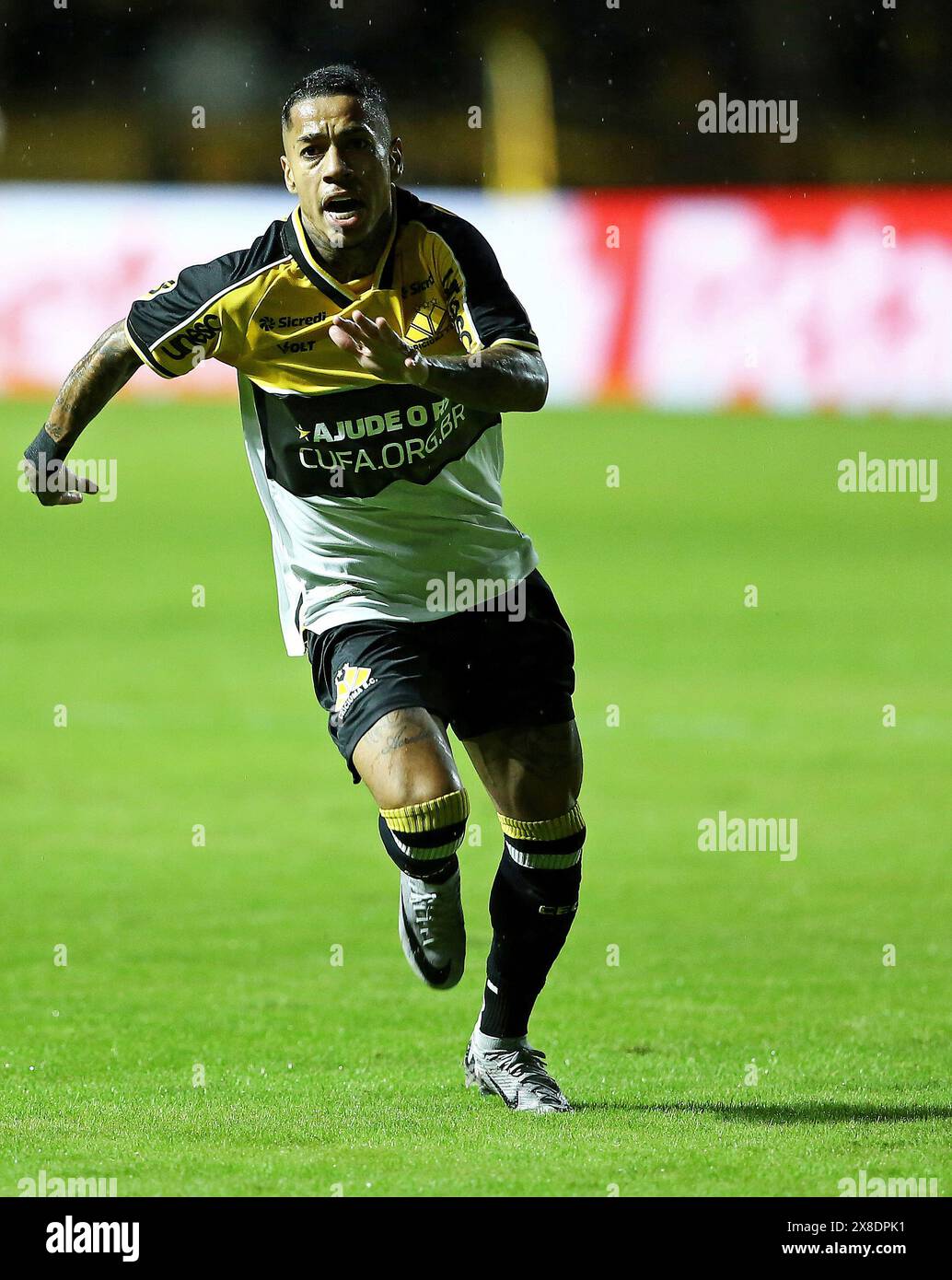 Criciuma, Brésil. 23 mai 2024. Matheusinho de Criciuma, lors du match entre Criciuma et Bahia, pour la deuxième manche de la troisième phase de la Coupe du Brésil 2024, au stade Heriberto Hulse, à Criciuma le 23 mai. Photo : Heuler Andrey/DiaEsportivo/Alamy Live News crédit : DiaEsportivo/Alamy Live News Banque D'Images