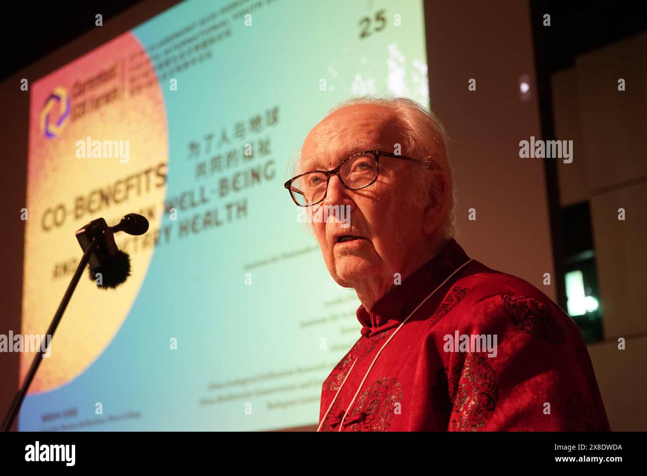 (240524) -- CLAREMONT (États-Unis), 24 mai 2024 (Xinhua) -- Professeur John Cobb, Jr., membre de l'Académie américaine des arts et des sciences et président fondateur de l'Institut californien pour le développement postmoderne de la Chine (IPDC), un groupe de réflexion américain et une organisation à but non lucratif, prononce une allocution au 17e Forum international sur la civilisation écologique au Pitzer College, Claremont, Californie, États-Unis, le 24 mai, 2024. des experts du monde entier se sont réunis vendredi à Claremont lors du forum international annuel sur la civilisation écologique, axé sur la promotion de la civilisation écologique Banque D'Images