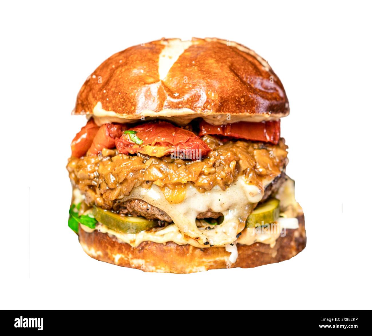 Hamburger au poulet, délicieux hamburger double avec de la viande de poulet croustillante, salade et sauce isolé sur fond blanc .hamburger blanc avec un gros poulet Banque D'Images