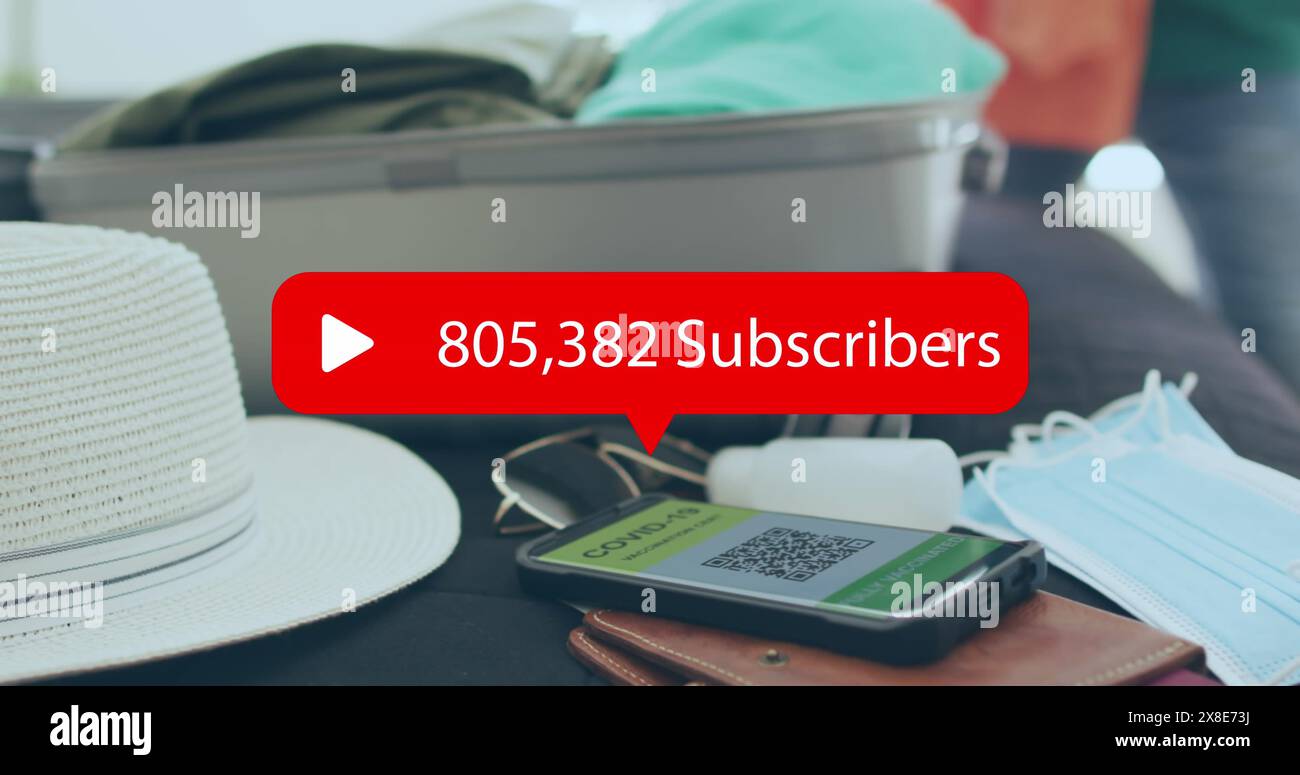 Image de l'icône multimédia sur smartphone avec code qr et masques faciaux Banque D'Images