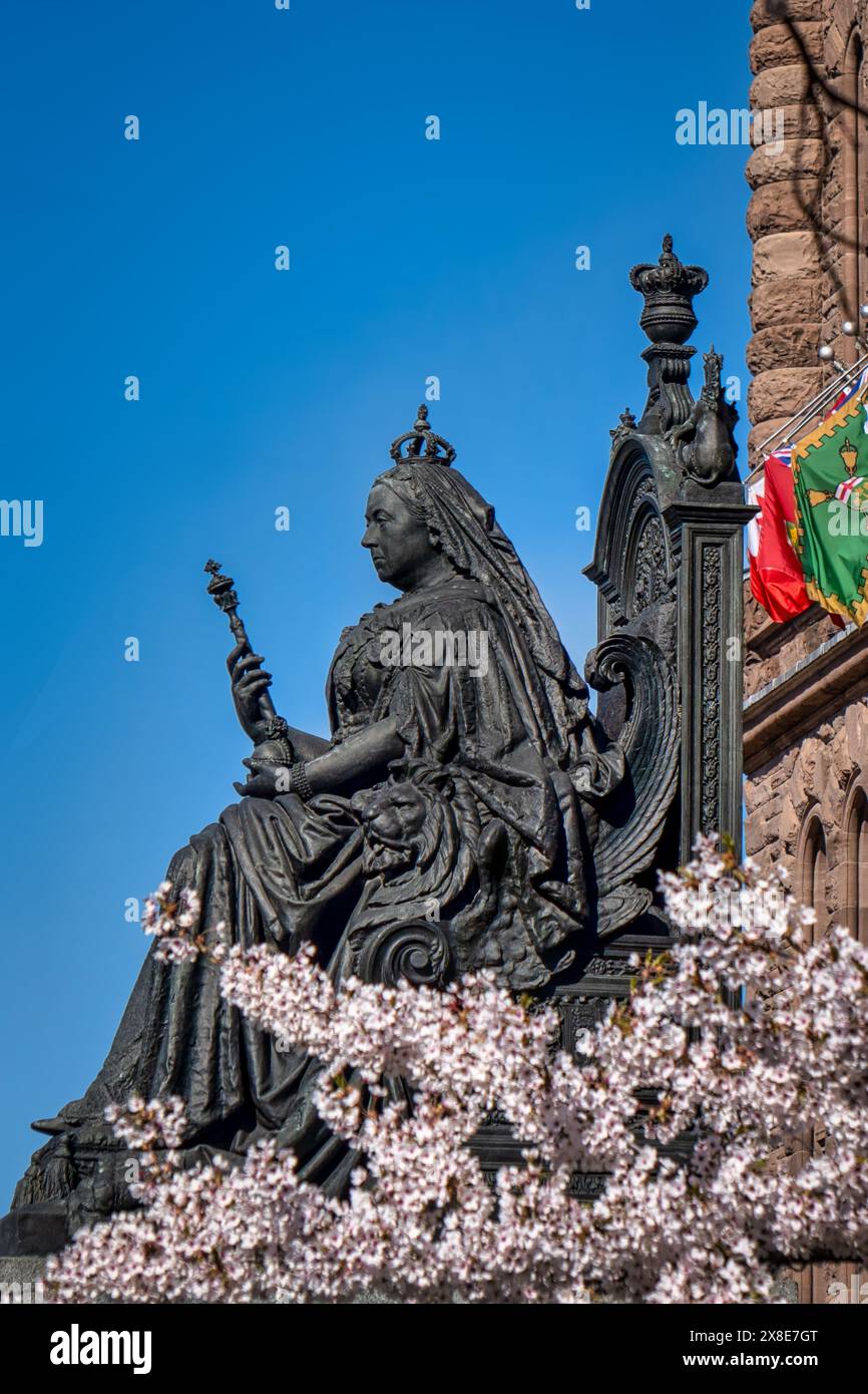 Monument de la Reine Victoria (1819-1901) devant l'édifice législatif de l'Ontario dans Queen's Park, Toronto, Ontario, Canada. En tant que pays à richesse commune, Re Banque D'Images