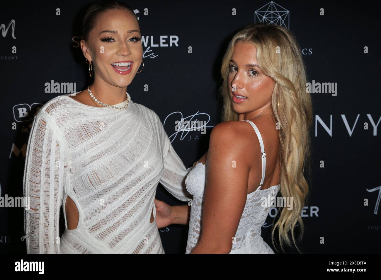 MIAMI, FLORIDE, ÉTATS-UNIS - 18 MAI 2024. Des mannequins et des influenceurs assistent à l'événement de charité Babes in Toyland pour Project Fashion Tails à Hyde Beach. Banque D'Images