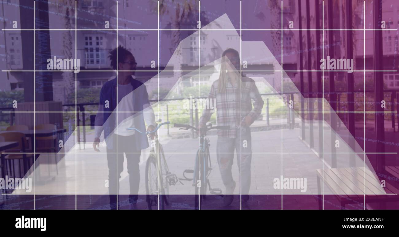 Image du traitement des données statistiques contre deux hommes divers avec vélo marchant à l'extérieur Banque D'Images