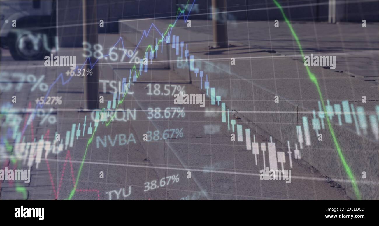 Lignes vertes et rouges montrant les valeurs montantes et descendantes sur l'écran transparent Banque D'Images