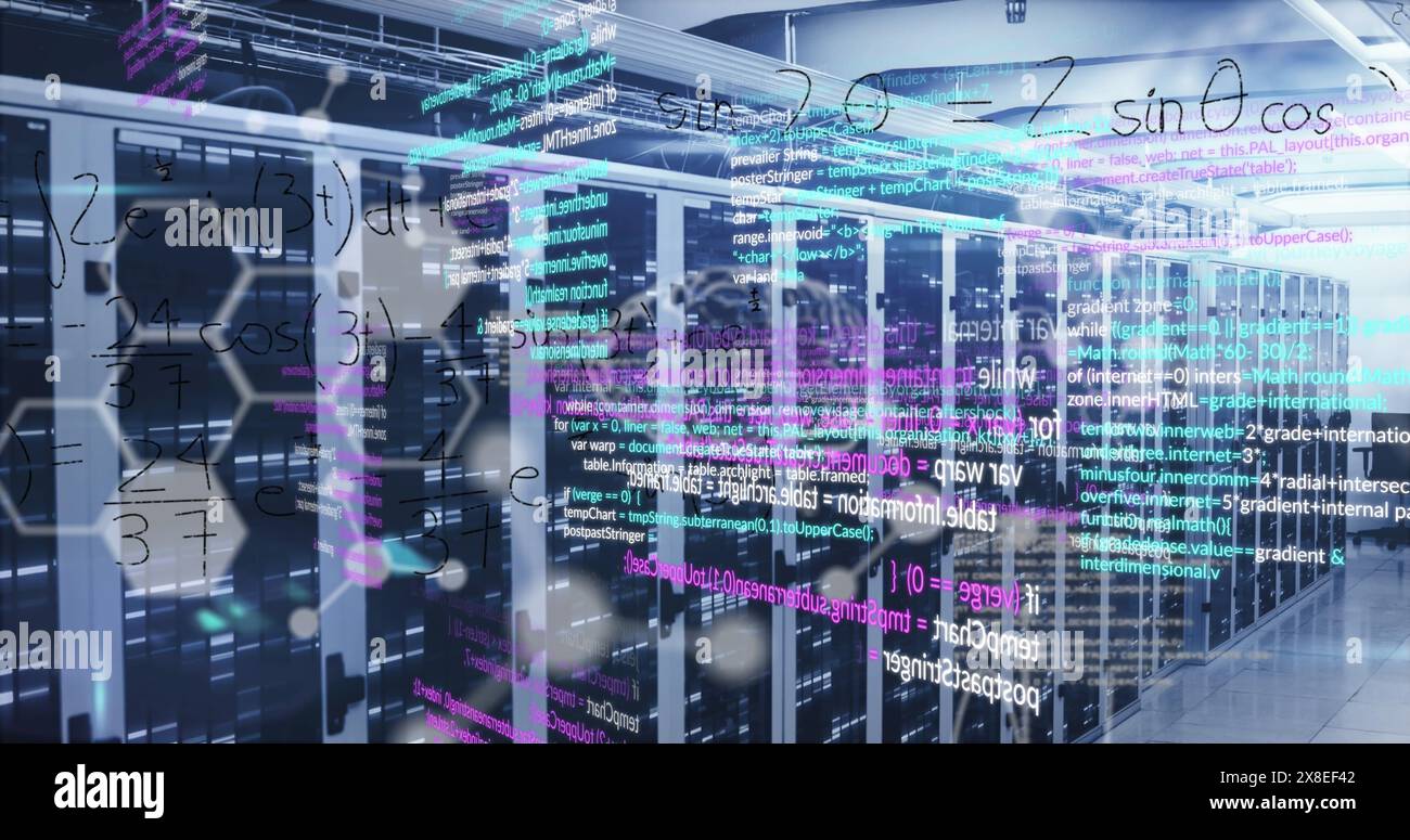 Image du traitement des données médicales et des équations mathématiques contre la salle des serveurs informatiques Banque D'Images