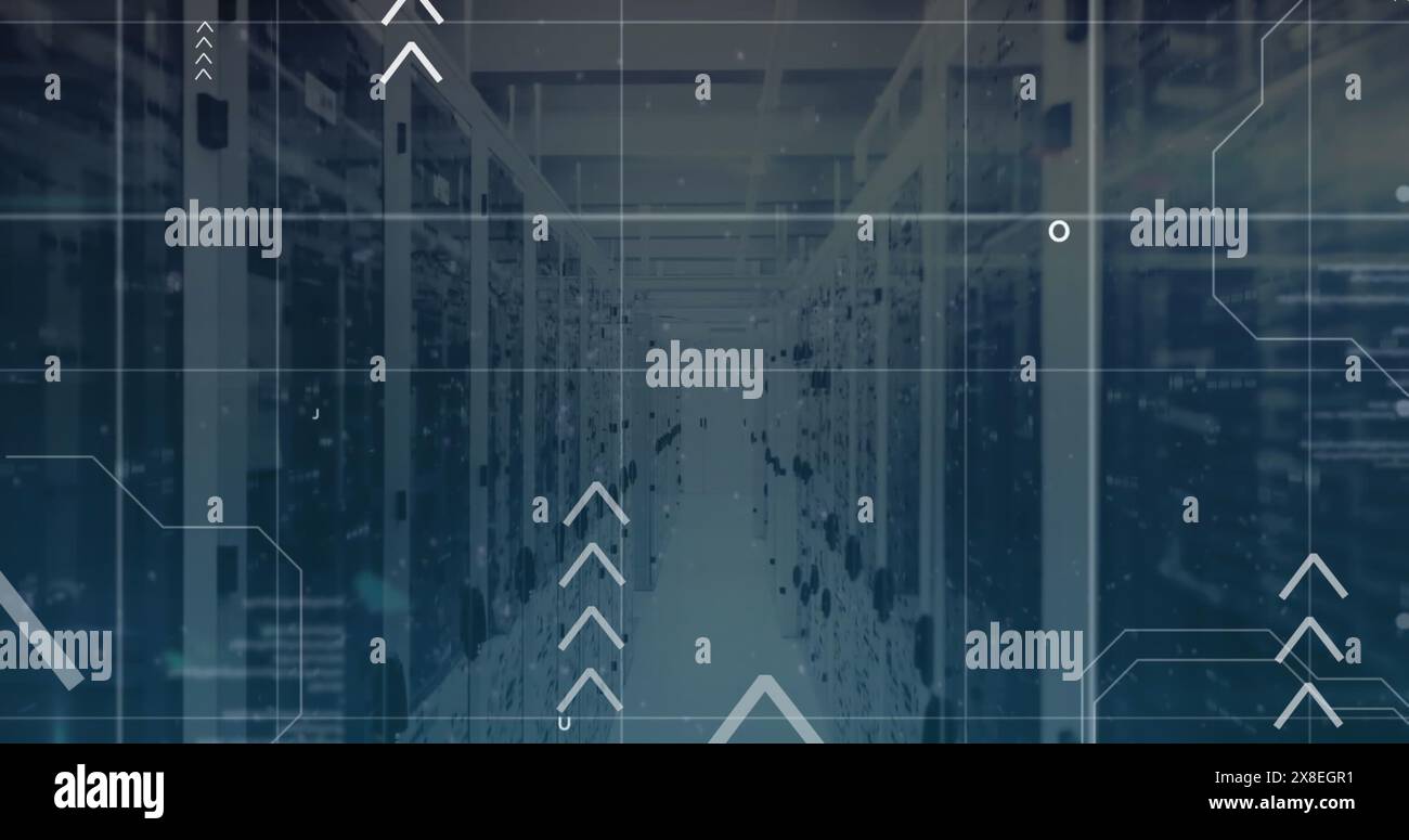 Image de flèche, langage informatique, lettres sur la salle du serveur de données Banque D'Images