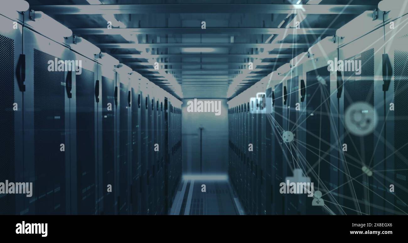 Image d'un globe tournant d'icônes médicales, de carrés en mosaïque et de traînées de lumière contre la salle des serveurs Banque D'Images