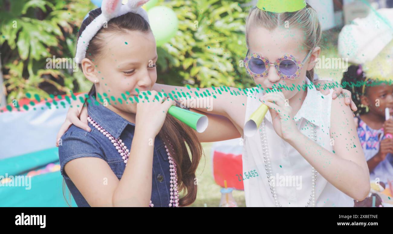 Image du traitement des données sur divers enfants à la fête Banque D'Images