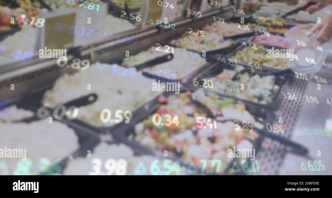 Image du traitement des données financières sur la nourriture dans un restaurant Banque D'Images