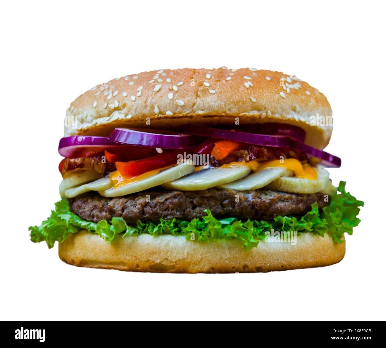 Hamburger au fromage Wagyu et bacon. Cheeseburger classique avec patty de bœuf, cornichons. fromage, tomate.oignon. laitue et moutarde ketchup isolés sur dos blanc Banque D'Images