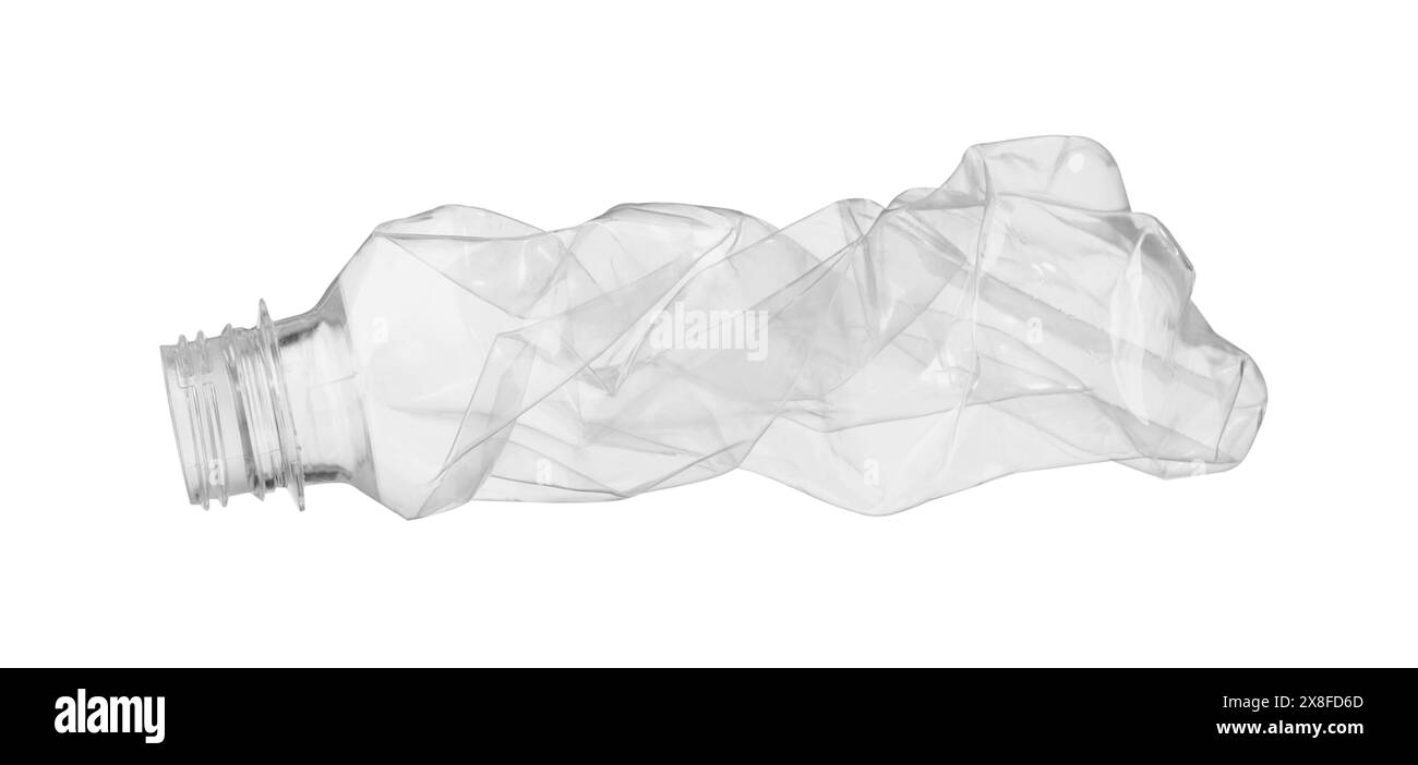 Flacon en plastique jetable froissé isolé sur blanc Banque D'Images