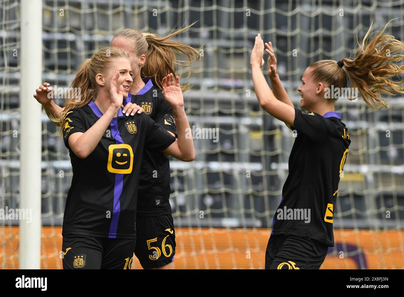 Bruxelles, Belgique. 25 mai 2024. Ludmila Matavkova de la RSCA célèbre après avoir marqué lors d'un match de football entre la RSCA Women et la KRC Genk, samedi 25 mai 2024 à Bruxelles, le jour 10/10 du play-off Group A du championnat féminin de Super League. BELGA PHOTO JILL DELSAUX crédit : Belga News Agency/Alamy Live News Banque D'Images