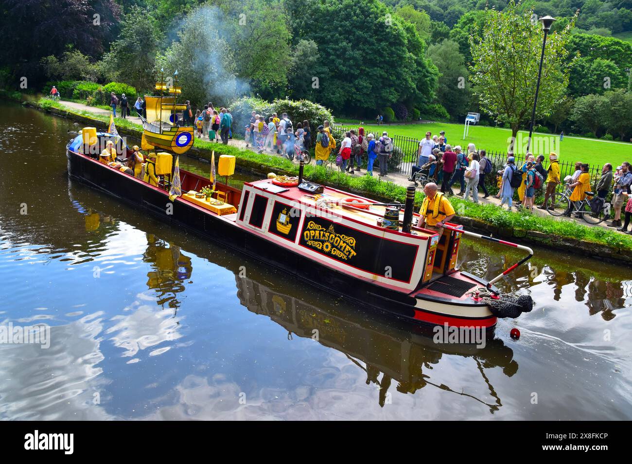 Comète d'Opale de M. Wilson, canal de Rochdale, pont de Hebden Banque D'Images