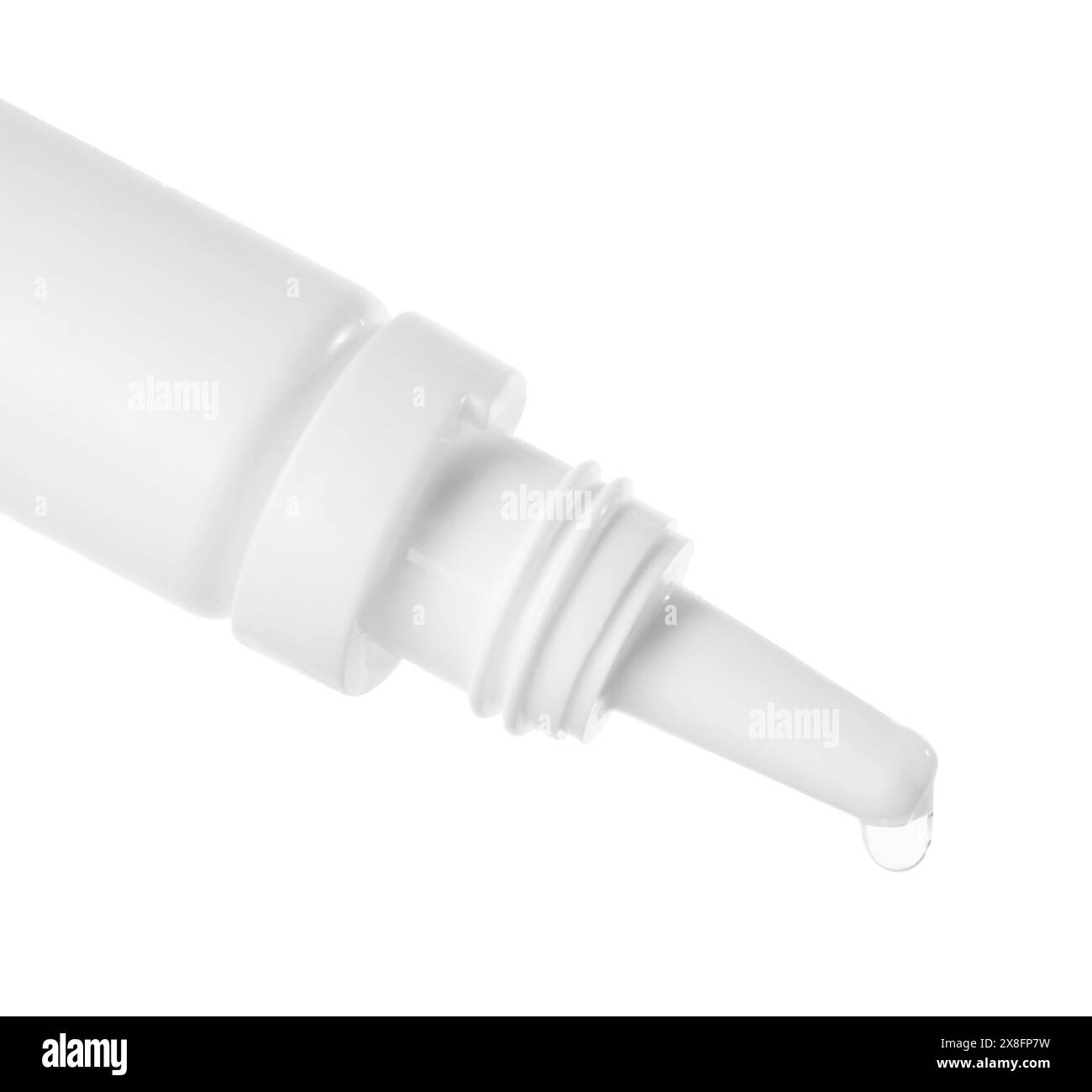 Gouttes médicales goutte à goutte de la bouteille sur fond blanc Banque D'Images