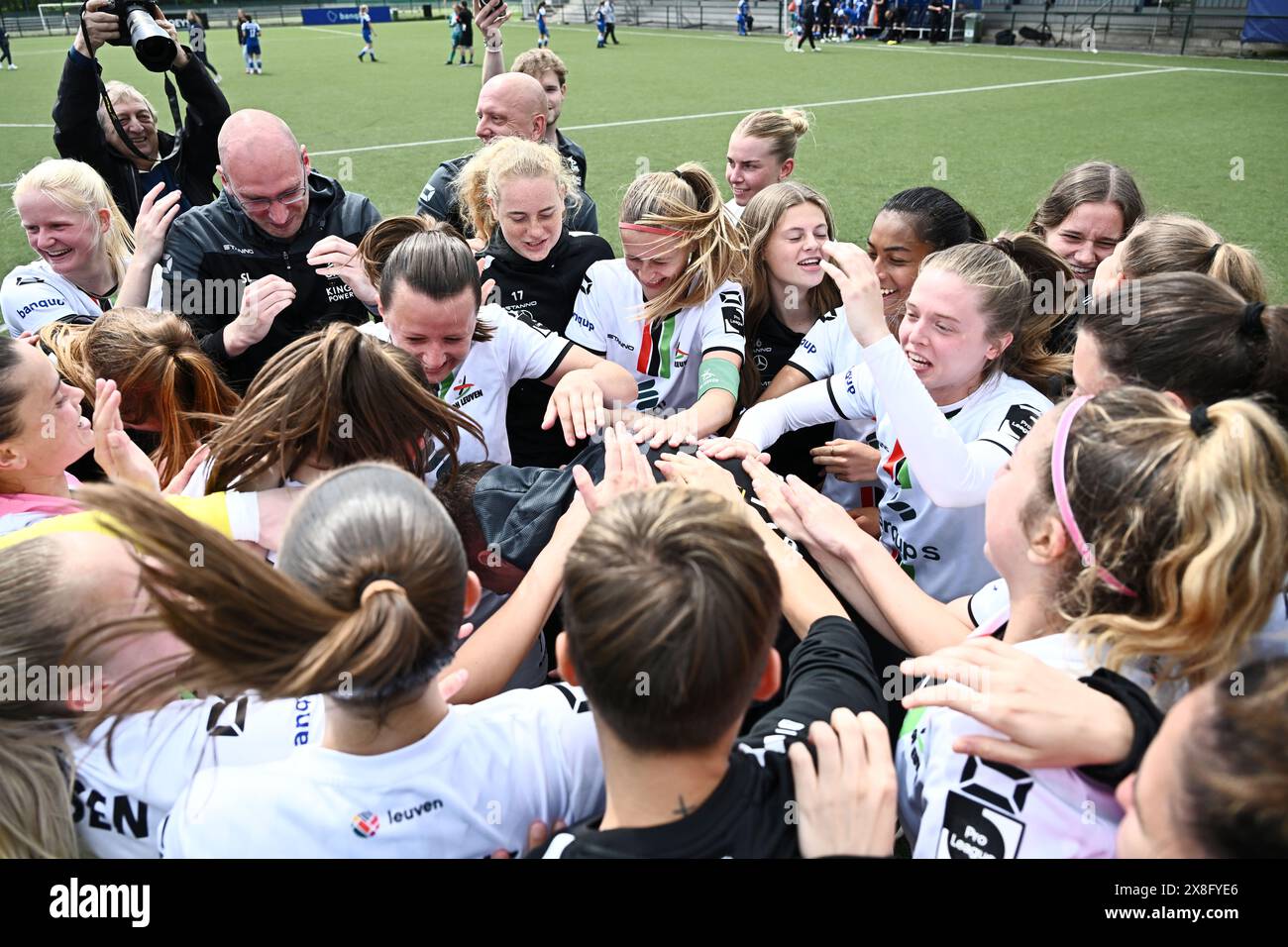 Oud Heverlee, Belgique. 25 mai 2024. OHL célèbre après un match de soccer féminin entre Oud Heverlee Leuven et AA Gent Leuven le 10ème et dernier jour de match des play offs de la saison 2023 - 2024 du Belgian Lotto Womens Super League, le samedi 25 mai 2024 à Oud Heverlee, Belgique . Crédit : Sportpix/Alamy Live News Banque D'Images