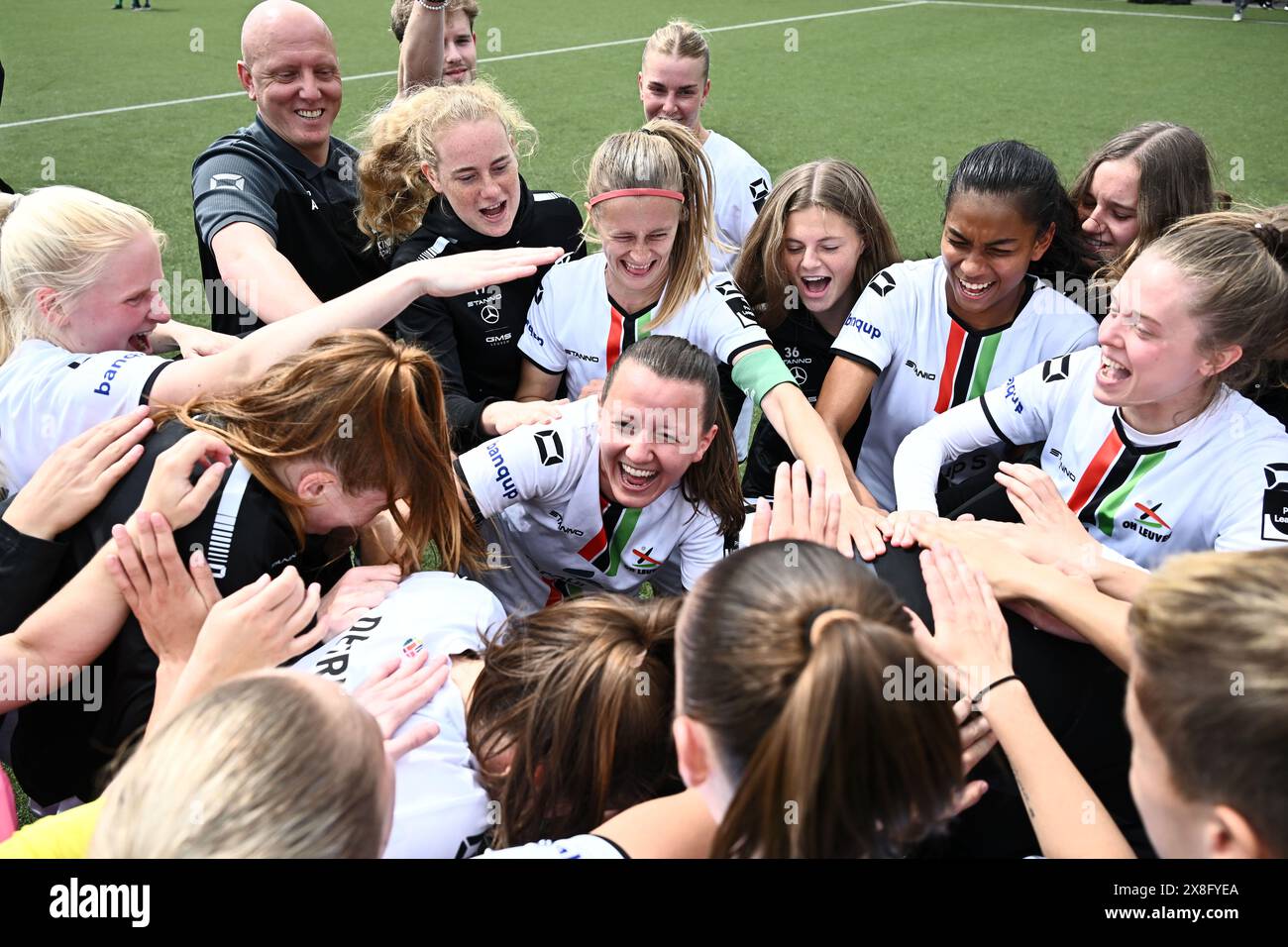 Oud Heverlee, Belgique. 25 mai 2024. OHL célèbre après un match de soccer féminin entre Oud Heverlee Leuven et AA Gent Leuven le 10ème et dernier jour de match des play offs de la saison 2023 - 2024 du Belgian Lotto Womens Super League, le samedi 25 mai 2024 à Oud Heverlee, Belgique . Crédit : Sportpix/Alamy Live News Banque D'Images