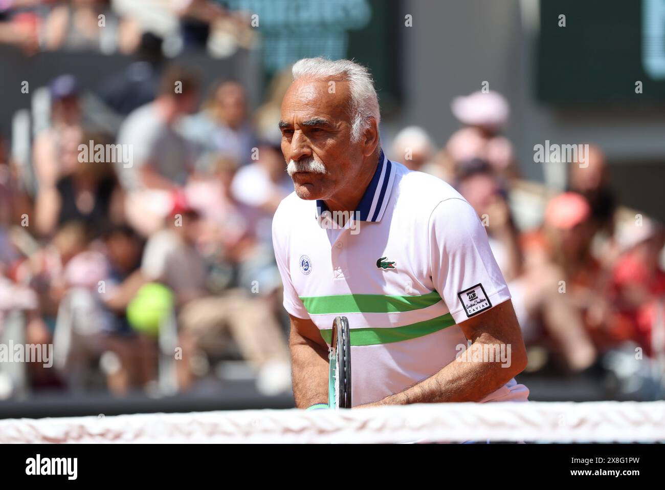 Thierry Larret/Maxppp. Tennis. Roland Garros 2024. International de France de tennis. Stade Roland Garros, Paris (75). Le 25 mai. Journee Yannick NOAH. Match exposition sur le court Philippe Chatrier : Mansour BAHRAMI et Arnaud CLEMENT vs Cedric PIOLINE et Fabrice SANTORO crédit : MAXPPP/Alamy Live News Banque D'Images