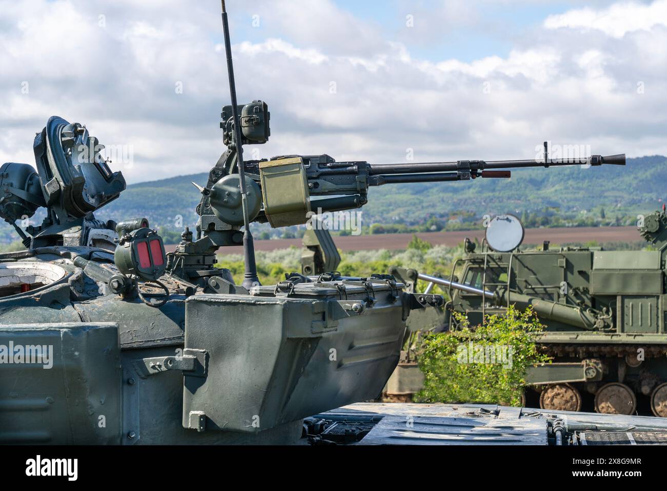 Mitrailleuse antiaérienne d'un char soviétique T-72 Banque D'Images