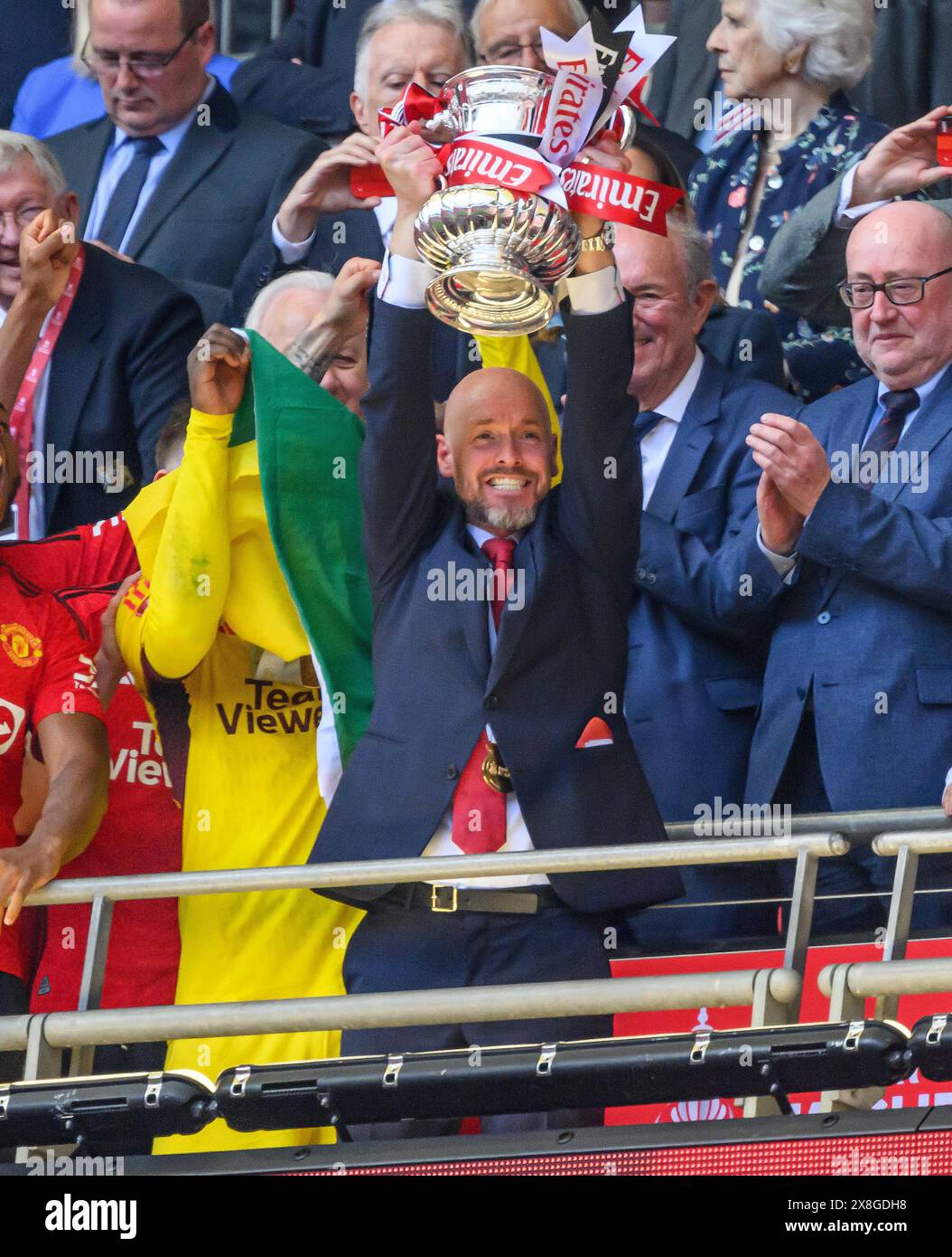 Londres, Royaume-Uni. 25 mai 2024 - Manchester City v Manchester United v - FA Cup final - Wembley. Erik Ten Hag, manager de Manchester United, célèbre sa victoire en FA Cup. Crédit photo : Mark pain / Alamy Live News Banque D'Images