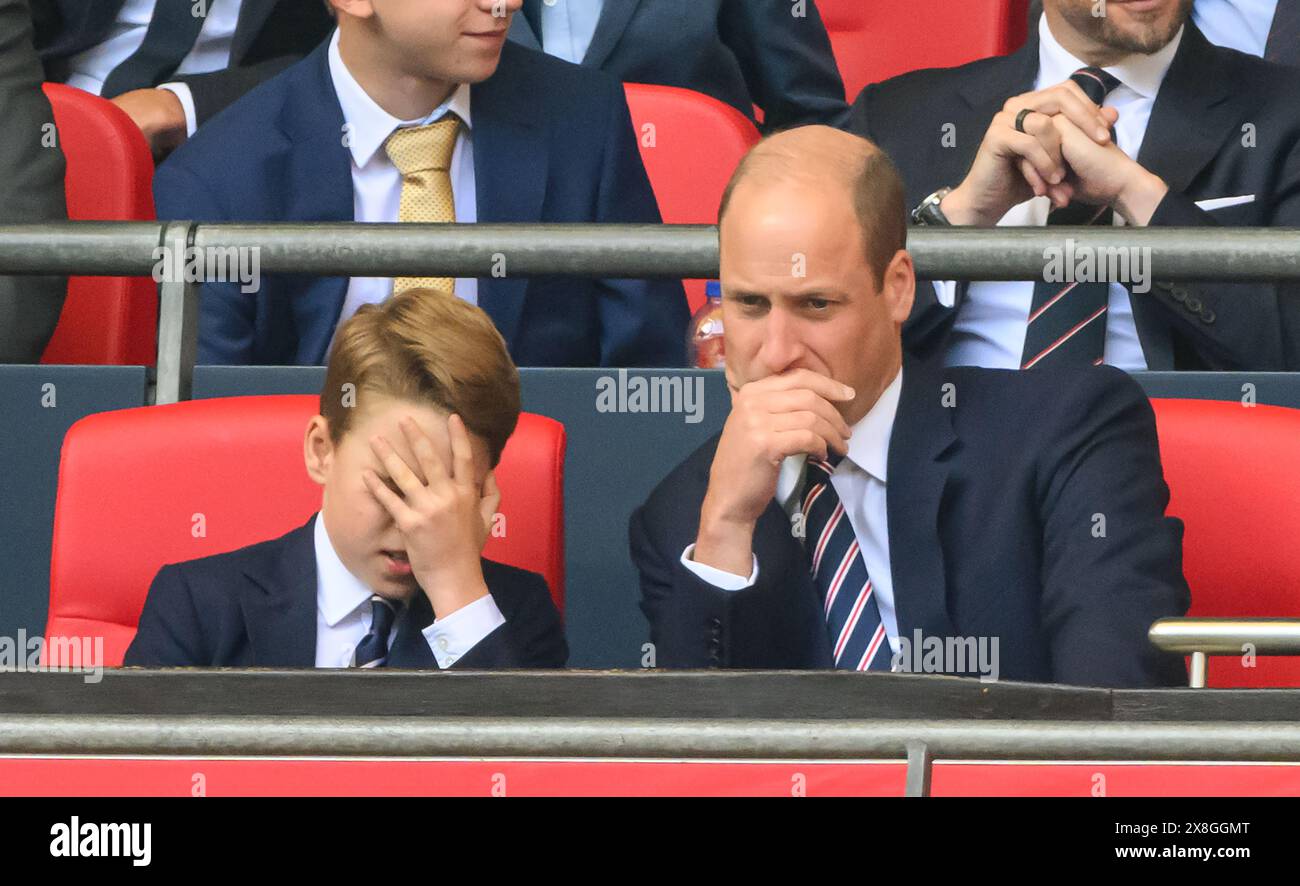 Londres, Royaume-Uni. 25 mai 2024 - Manchester City v Manchester United v - FA Cup final - Wembley. Prince George et Prince William lors de la finale de la FA Cup. Crédit photo : Mark pain / Alamy Live News Banque D'Images