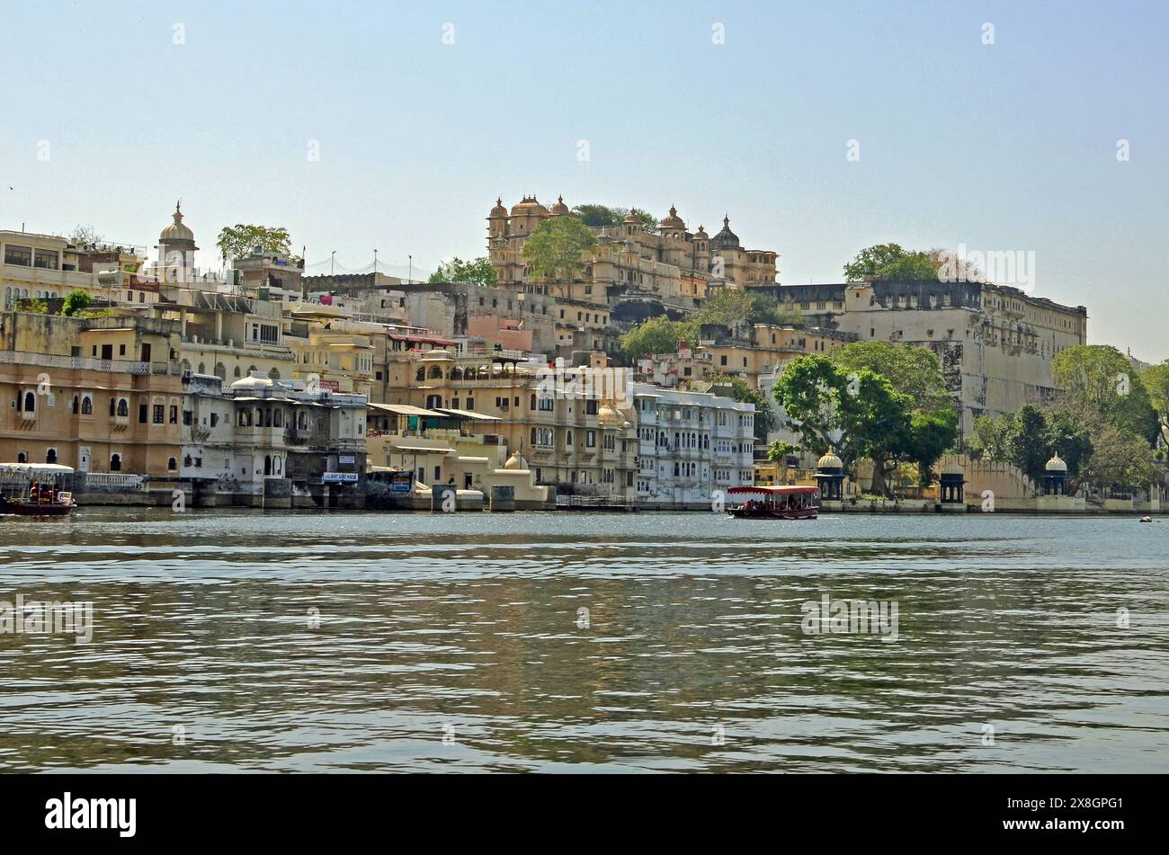 Udaipur et le lac Pichola, ville des lacs, Rajasthan, Inde Banque D'Images