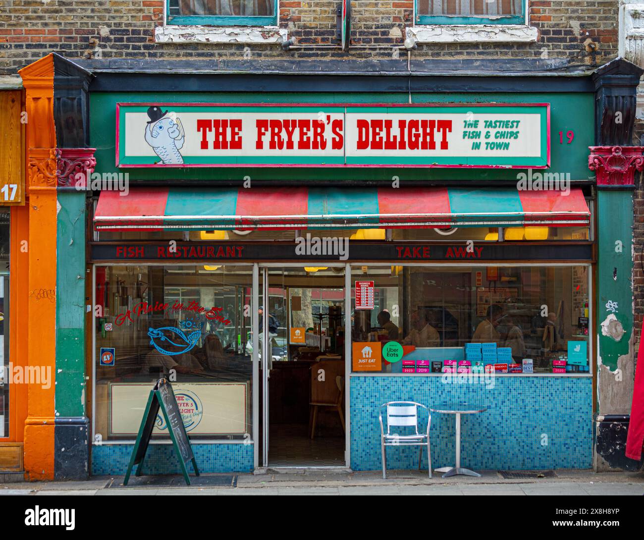 The Fryers Delight Fish and Chip Shop au 19 Theobalds Road, Londres. Magasin de poisson et de frites londonien. Fondée 1958. Banque D'Images