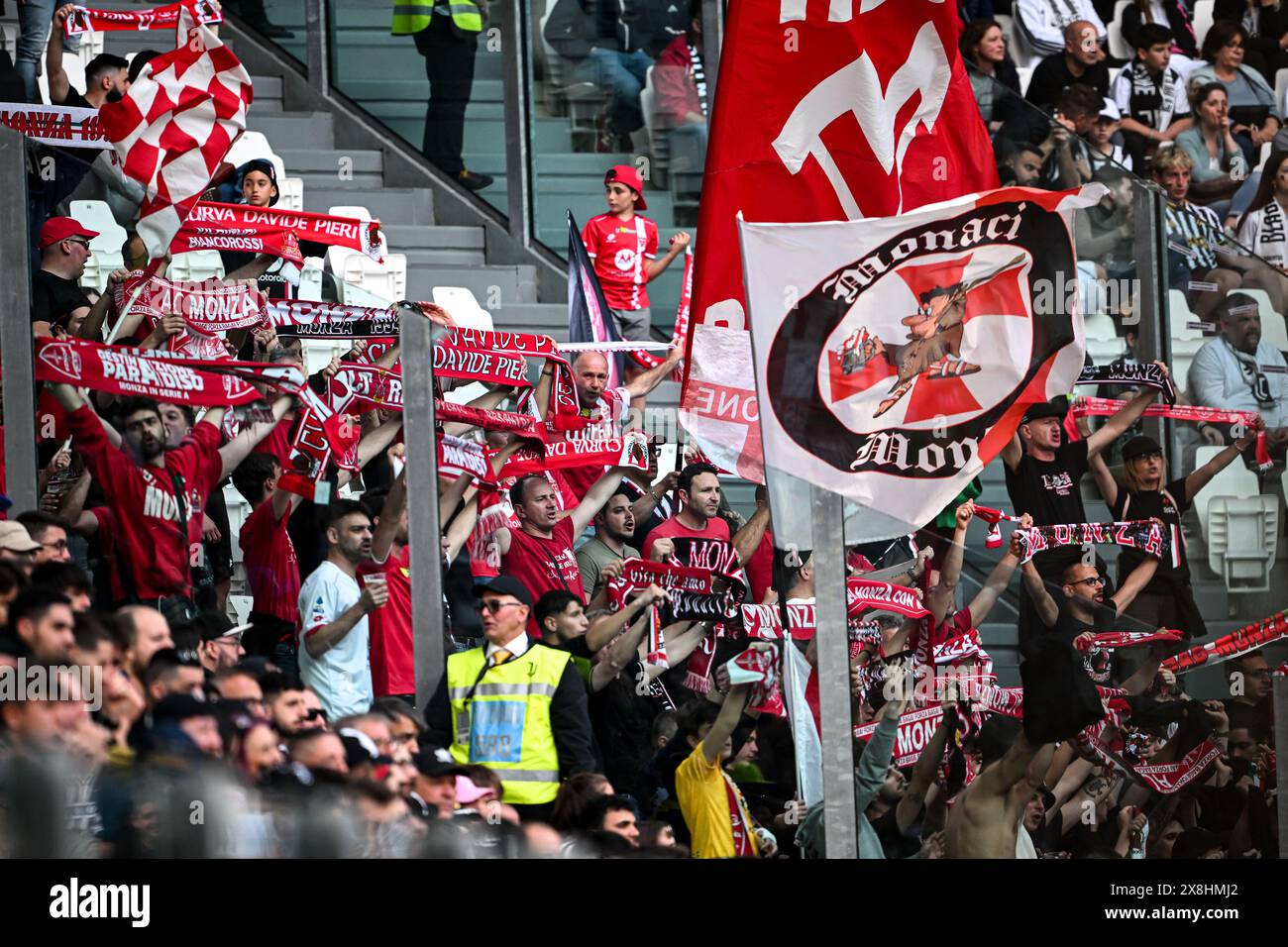 Turin, Italie. 25 mai 2024. Allianz Stadium, 25 mai 2025 : les fans de Monza lors du match de Serie A entre la Juventus FC et l'AC Monza au Allianz Stadium de Turin, Italie Football (Cristiano Mazzi/SPP) crédit : SPP Sport Press photo. /Alamy Live News Banque D'Images