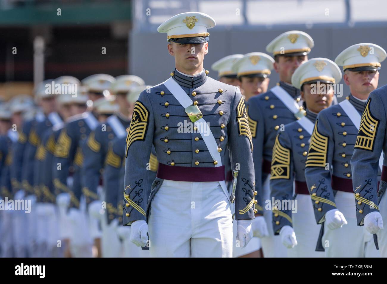 West point, États-Unis. 25 mai 2024. Les diplômés arrivent pour la cérémonie de remise des diplômes de la promotion 2024 de l'Académie militaire américaine à West point, NY, le 25 mai 2024. Le président Joe Biden a prononcé le discours d'ouverture. Il a réitéré le soutien des États-Unis à l’Ukraine, mais a mentionné qu’aucune armée américaine ne sera déployée en Ukraine. Il a mentionné les militaires qui livraient de l'aide humanitaire à la population de Gaza. 1 231 cadets sont entrés à West point en 2020 et 1 036 ont obtenu leur diplôme. (Photo de Lev Radin/Sipa USA) crédit : Sipa USA/Alamy Live News Banque D'Images