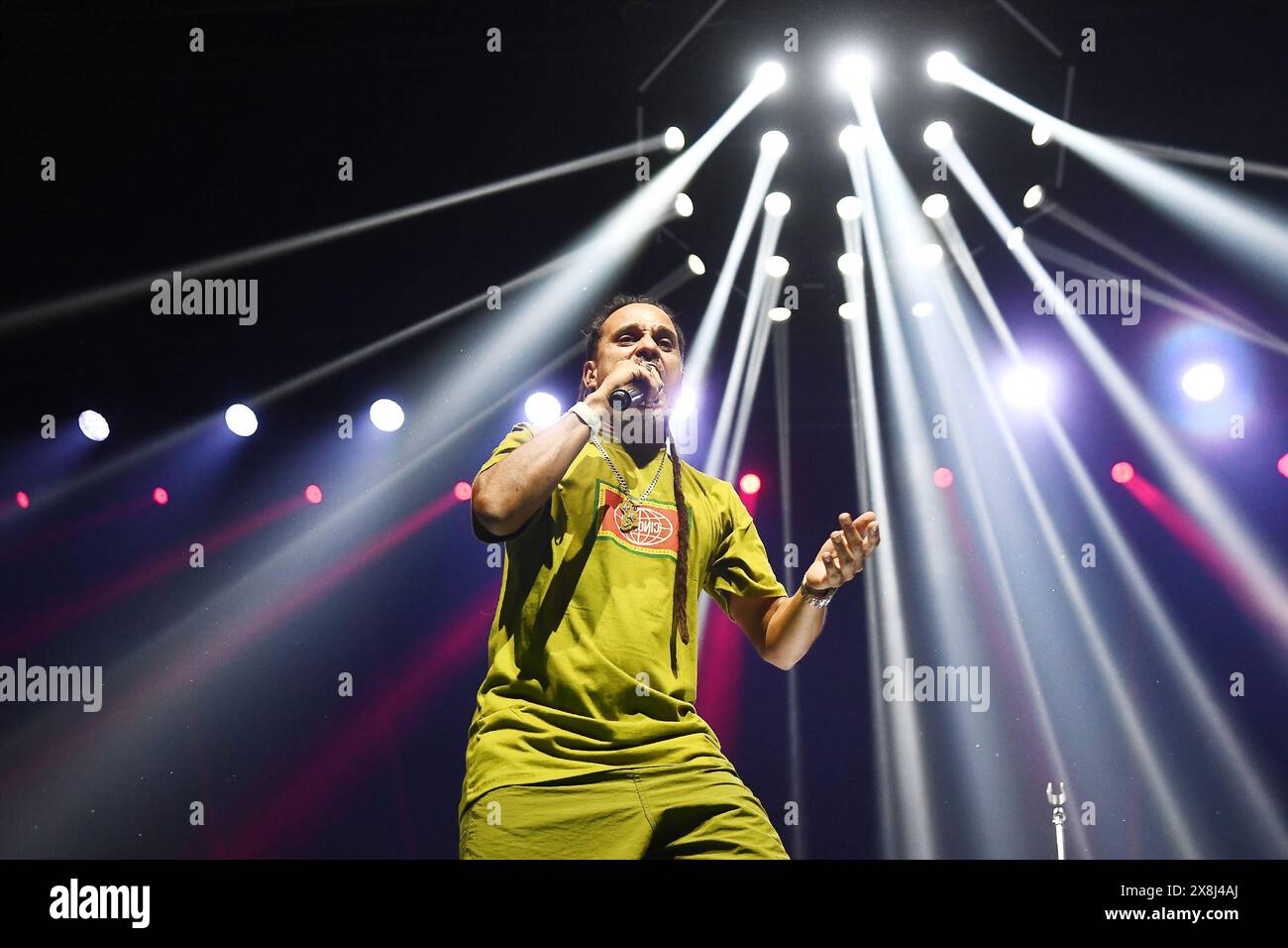 Rio de Janeiro, Brésil, 17 novembre 2023. Hélio Bentes, chanteur du groupe brésilien de reggae Ponto de Equilibro, lors d'un concert au Qualysta Banque D'Images