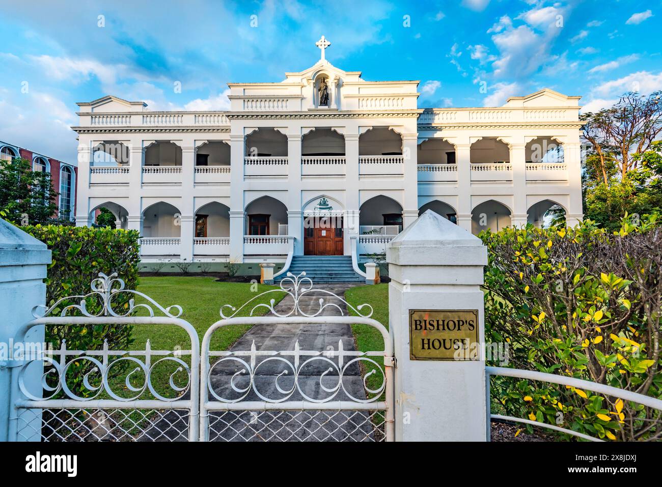 La maison de l'évêque, classée au patrimoine de 1930, est un ancien monastère catholique et maintenant la résidence de l'évêque à Cairns City, Queensland, Australie Banque D'Images