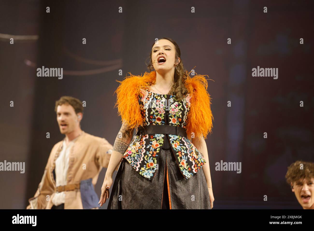 Limoges, France. 25 mai 2024. Molière, l'opéra urbain, comédie musicale au Zénith de Limoges. Molière, l’Opéra urbain est un spectacle musical d’un nouveau genre qui réunit chanteurs, slammeurs, rappeurs, danseurs et acteurs sur scène dans des décors et costumes du XVIIe siècle. Le spectacle raconte l’histoire d’un homme qui renonce au confort matériel et au prestige du bureau d’Upholsterer au roi pour créer une troupe de théâtre aux côtés de la femme qu’il aime. Mais le chemin du succès sera très long et les obstacles seront nombreux. Crédit : HM images/Alamy Live News Banque D'Images