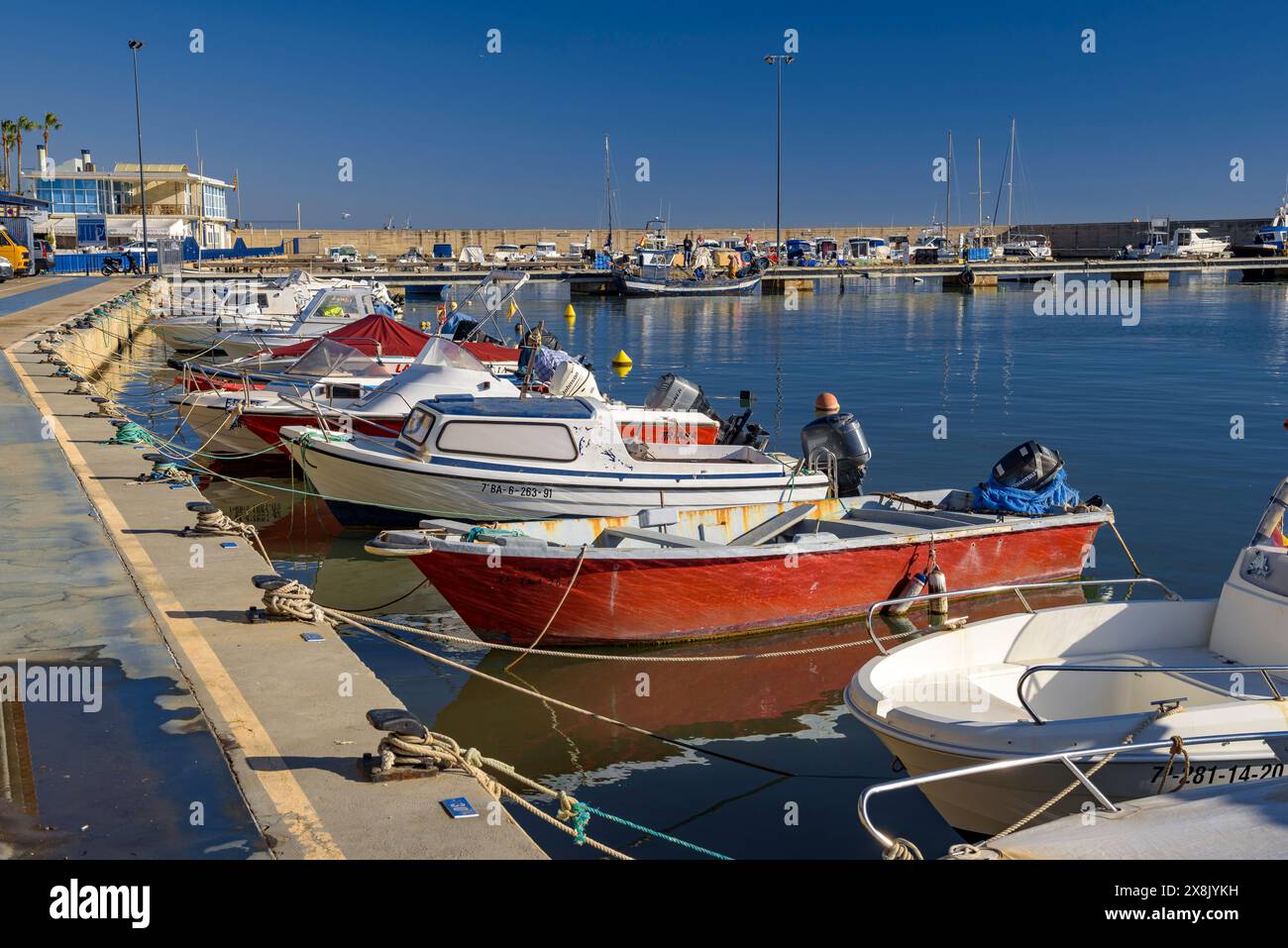 Port de les cases d'Alcanar un matin d'hiver (Alcanar, Tarragone, Catalogne, Espagne) ESP : Puerto de les cases d'Alcanar en una mañana de invierno Banque D'Images