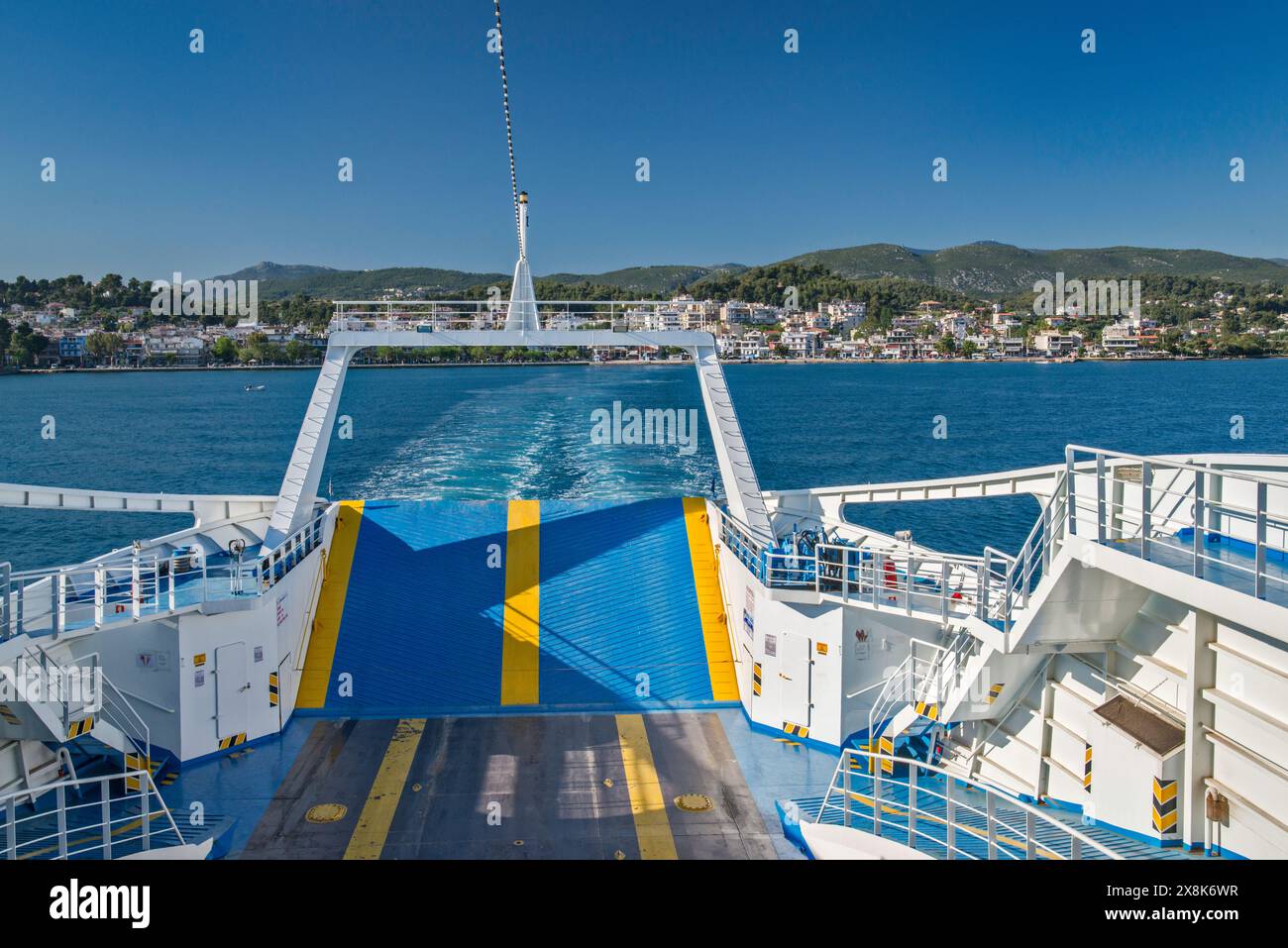 Rampe d'accès à Anna Maria double End ferry, traversant le sud du golfe Euboéen dans l'ouest de la mer Égée d'Oropos à Eretria sur l'île d'Evia, en Grèce Banque D'Images