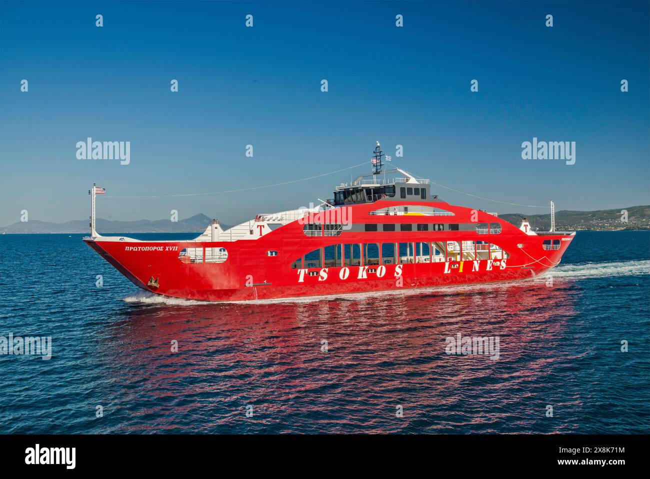 Protoporos XVII, Tsokos Lines, ferry à double extrémité, traversant le sud du golfe Euboéen dans l'ouest de la mer Égée d'Eretria à l'île d'Evia à Oropos, Grèce Banque D'Images