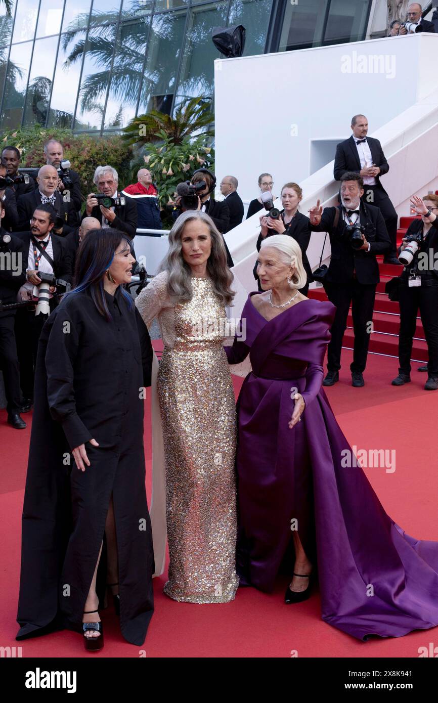 Cannes, France, 24.5,2024, Iris Berben, Andie MacDowell et Dame Helen Mirren à la première de la plus ancienne des Marchandises (The Most Banque D'Images