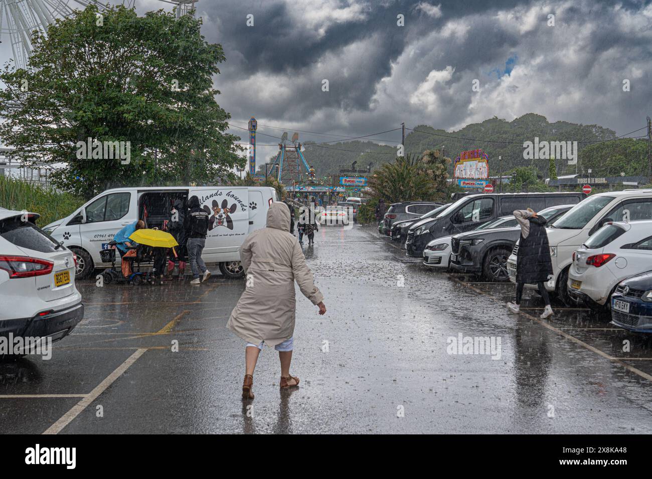 Dawlish Warren, Devon, Royaume-Uni. 26 mai 2024. Météo britannique. Le parking de Dawlish Warren, station balnéaire, commence à s'inonder lors d'une forte averse aujourd'hui. . Crédit Simon Maycock / Alamy Live News. Banque D'Images