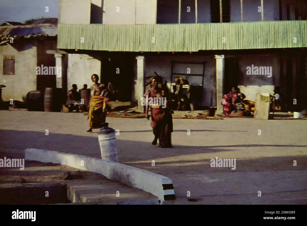 Femmes africaines en tenue traditionnelle à Accra, Ghana vers 1958 Banque D'Images
