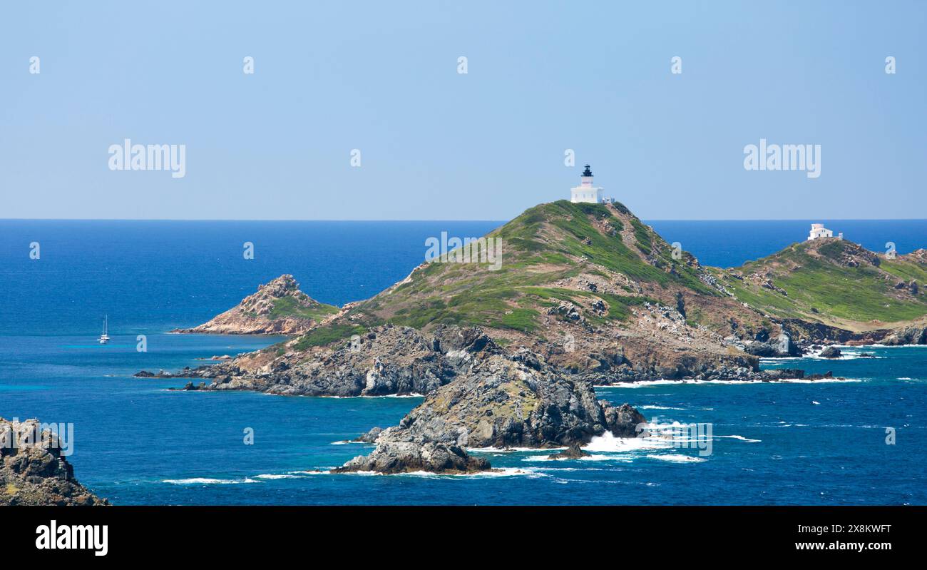 Ajaccio, Corse-du-Sud, Corse, France. Vue de la pointe de la Parata à Grande Sanguinaire, la plus grande île de l'archipel des Îles Sanguinaires. Banque D'Images