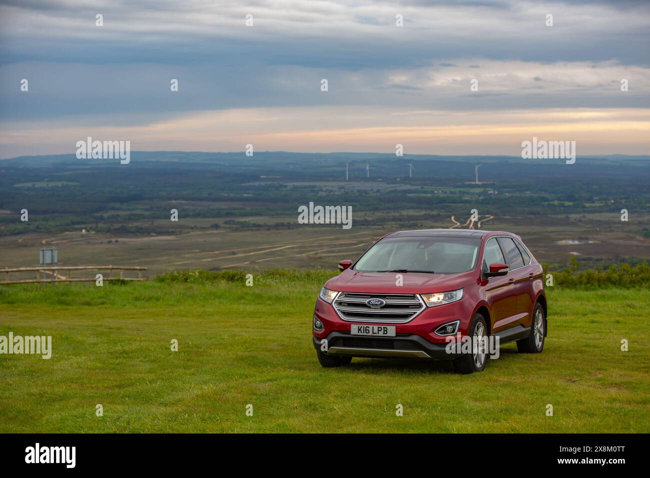 Ford Edge 2016 garé sur les collines Purbeck, Dorset Banque D'Images