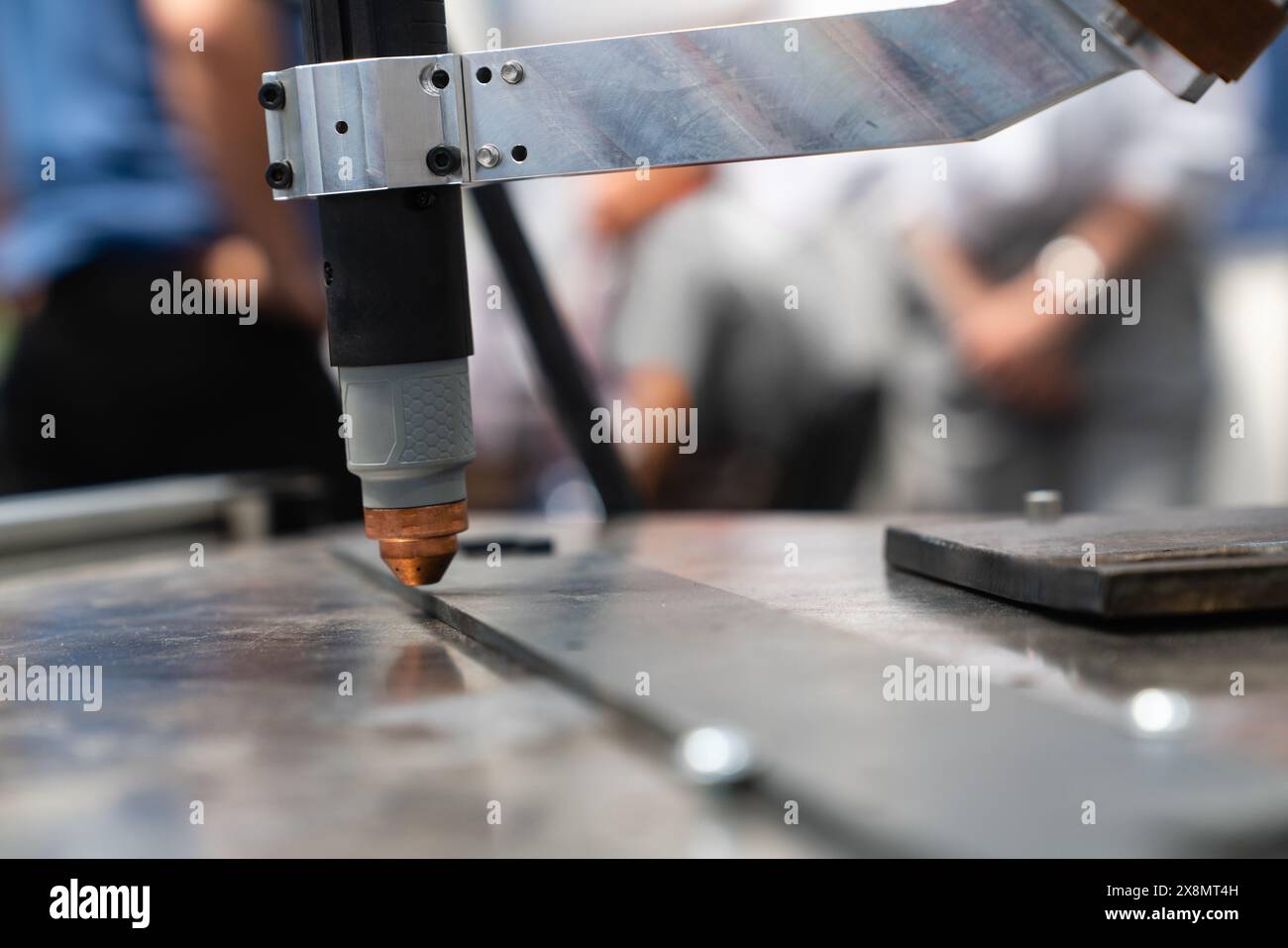 Robot de Soudage automatique dans une usine moderne à l'opération. Banque D'Images