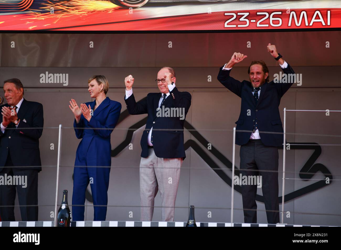 Montecarlo, Mezzolombardo, Monaco. 26 mai 2024. Le Prince de Monaco Albert II, son épouse CharlÃ¨ne Wittstock et célébré sur le podium du Paddock du Grand Prix FIA de formule 1 Monaco 2024 sur le circuit de Monaco à Monaco. (Crédit image : © Daisy Facinelli/ZUMA Press Wire) USAGE ÉDITORIAL SEULEMENT! Non destiné à UN USAGE commercial ! Crédit : ZUMA Press, Inc/Alamy Live News Banque D'Images